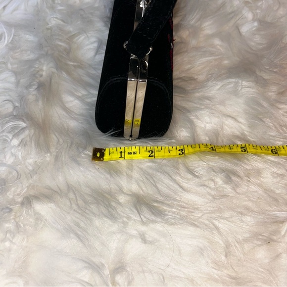 Black and Red Floral Embroidered Clutch - Picture 6 of 6